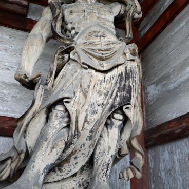 Ninna-ji (Kyoto), Nio guardian deity under the Niomon Gate