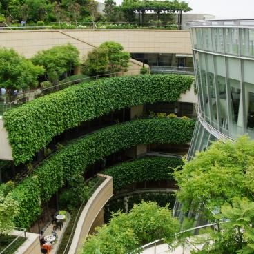 Namba Parks (Osaka), Terraces and vegetation