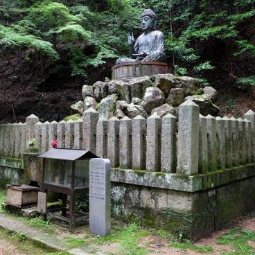 Shoshazan Engyo-ji, Buddhist stele and statue 2