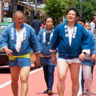 Sanja Matsuri (Tokyo), Participants to the festival in the streets of Asakusa