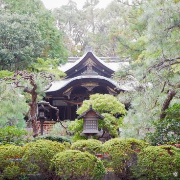 Higashi-Tenno Okazaki-jinja, Main hall