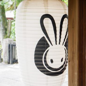 Higashi-Tenno Okazaki-jinja, Lantern decorated with a rabbit's head picture