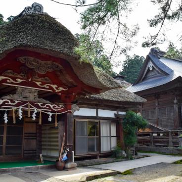 Mount Haguro (Dewa Sanzan), Pavilions of a shrine's precincts