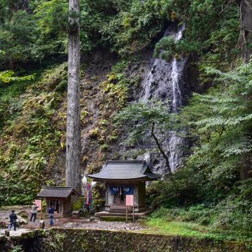 Mount Haguro (Dewa Sanzan), Suga no taki waterfall and temple