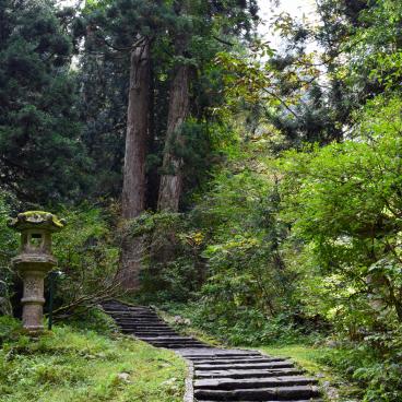 Mount Haguro (Dewa Sanzan), Stone stairway