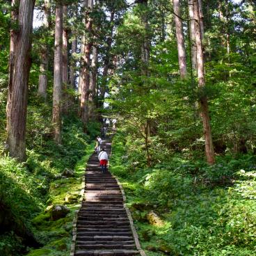 Mount Haguro (Dewa Sanzan), Large stone stairway