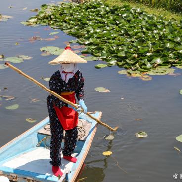 Suigo Sawara Ayame Park (Katori, Chiba), Helmswoman on the boat cruise