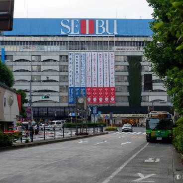 Seibu Ikebukuro Honten, Main entrance