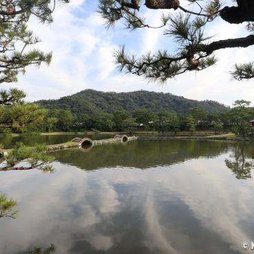 Yosui-en garden in Wakayama, Mitsubashi bridges and shrine