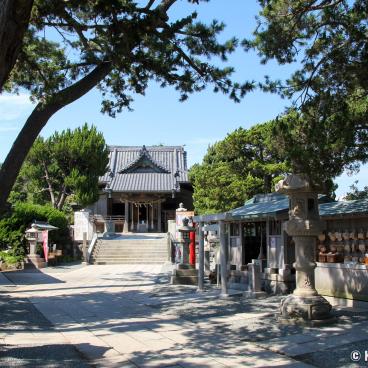 Hayama, View on the main pavilion of Morito-daimyojin shrine