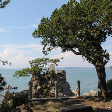 Hayama, Seaside view behind Morito-daimyojin shrine