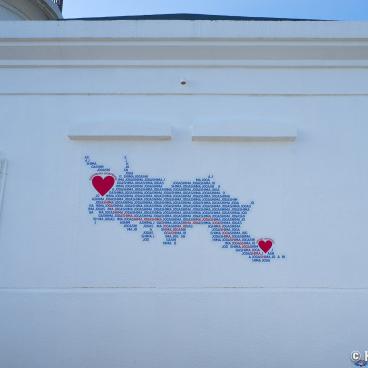 Jogashima (Miura), Map of the island showing the two lighthouses and the hiking trail
