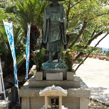 Kimii-dera temple in Wakayama, Pilgrim statue