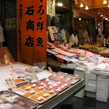 Kuromon Ichiba (Osaka), Fish and seafood shop 2