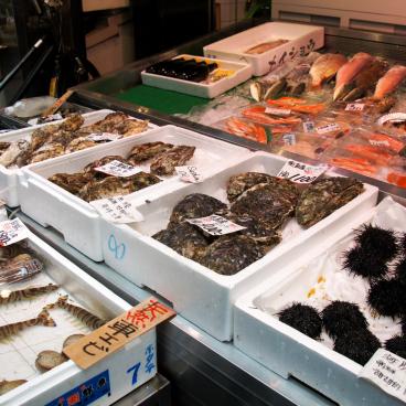Kuromon Ichiba (Osaka), Fish and seafood shop 3