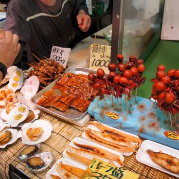 Kuromon Ichiba (Osaka), Fish and seafood street-food dishes