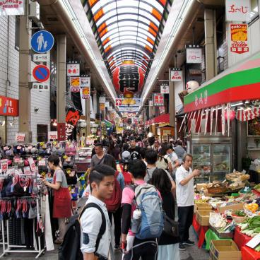 Kuromon Ichiba (Osaka), View on the shopping arcade 2