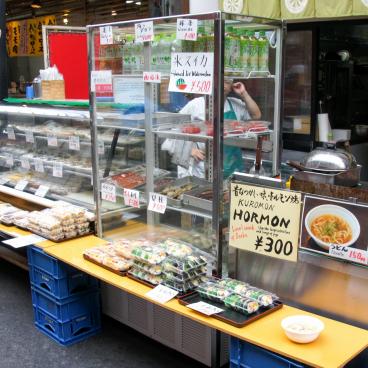 Kuromon Ichiba (Osaka), Local food stall