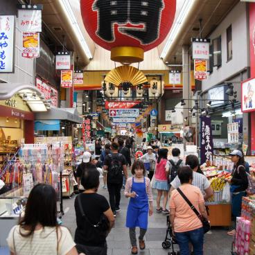 Kuromon Ichiba (Osaka), View on the shopping arcade 3