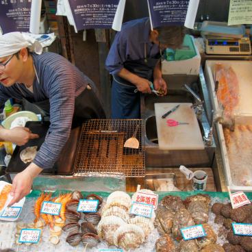 Kuromon Ichiba (Osaka), Fish and seafood shop