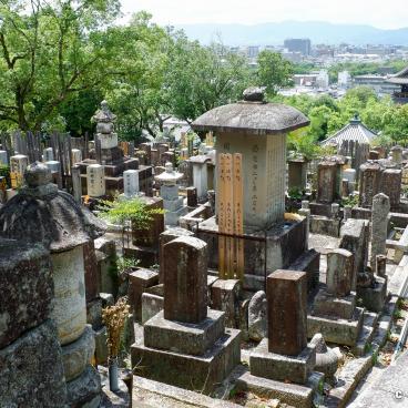 Konkai Komyo-ji (Kyoto), Buddhist cemetary and view on the city