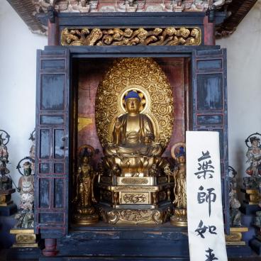 Mangetsu-ji in Otsu, Inside view of the Kannon-do Hall