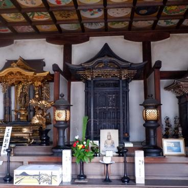 Mangetsu-ji in Otsu, Inside view of the Kannon-do Hall 2