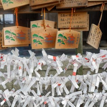 Mangetsu-ji in Otsu, Ema votive plates and omikuji predictions
