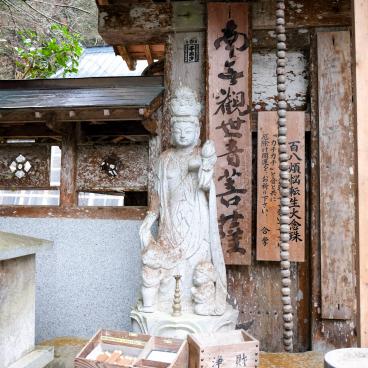 Sanbutsu-ji (Tottori), Buddhist statues and offerings
