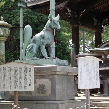 Toyokawa Inari (Aichi Prefecture), Statue of Inari god