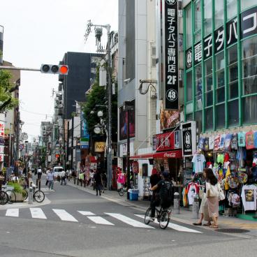 America Mura (Osaka), Shops near Sankaku Koen