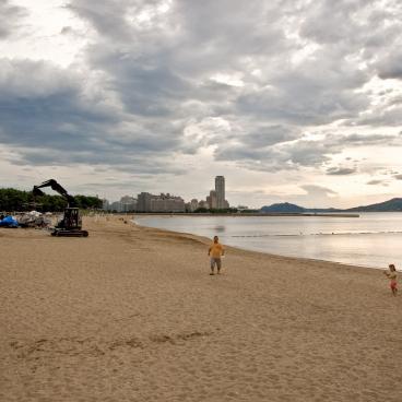 Seaside Momochi (Fukuoka), View on the beach at sunset