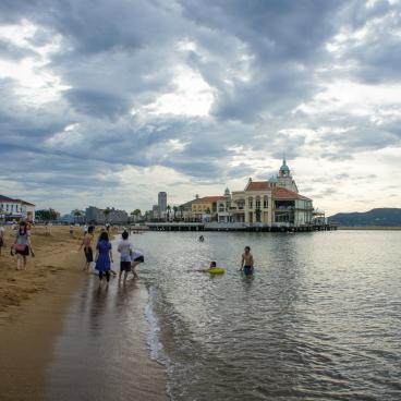 Seaside Momochi (Fukuoka), View on the beach and Marizon