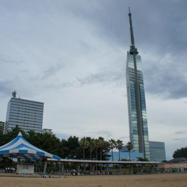 Seaside Momochi (Fukuoka), View on the beach and Fukuoka Tower 2