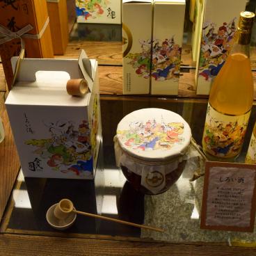 Imayotsukasa Sake Brewery (Niigata), Exhibition of various types of sake containers 2