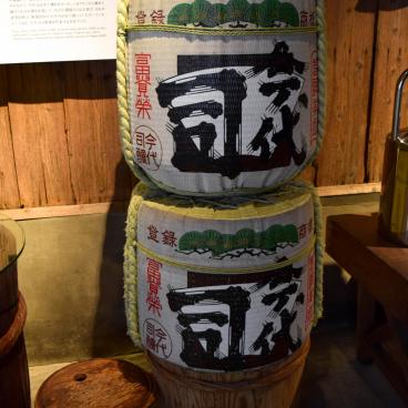 Imayotsukasa Sake Brewery (Niigata), Exhibition of various types of sake containers 3