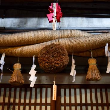 Imayotsukasa Sake Brewery (Niigata), Sakabayashi cedar leaves sphere at the front
