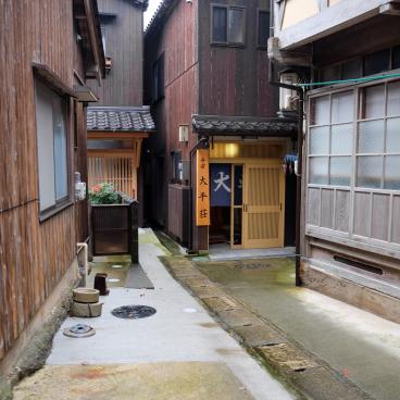 Ine (Kyoto), Entrance of the houses from land
