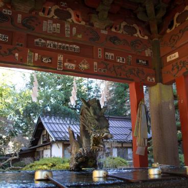 Kitaguchi Hongu Fuji Sengen (Fujiyoshida), Inside view of the temizuya purification pavilion