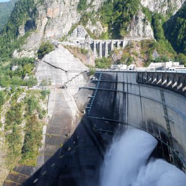 Kurobe Dam, Observation deck on the water release