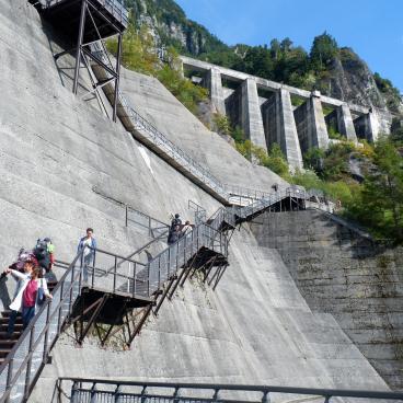 Kurobe Dam, Outdoor stairways to access the observation platforms 2