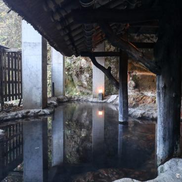 Kurokawa Onsen, Partly outdoor bath