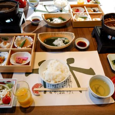 Matsuya Sensen in Awara Onsen (Fukui), Traditional breakfast at a ryokan