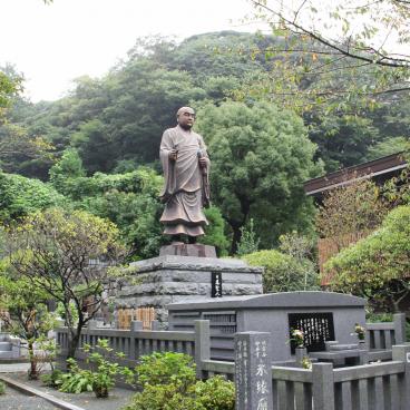 Myohon-ji (Kamakura), Statue of Nichiren