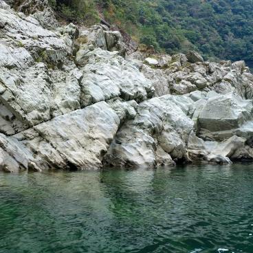Oboke Koboke Gorges (Shikoku), Rocky banks of Yoshino river