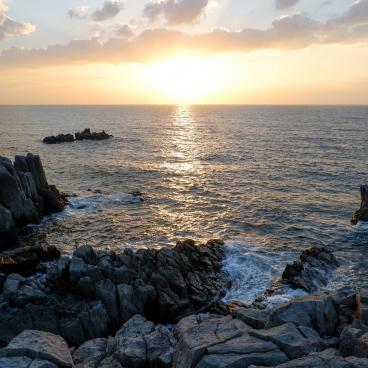 Sakai (Fukui), Sunset on Tojinbo cliffs