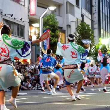 Koenji Awa-Odori (Tokyo), Dancers performing in traditional matsuri outfits 3