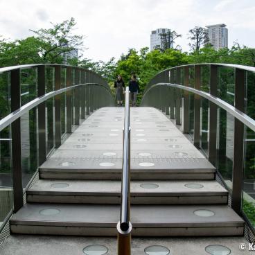 Tokyo Midtown (Akasaka), Bridge towards Midtown Garden