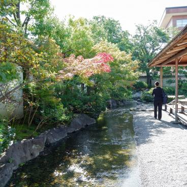 Yokokan Garden (Fukui), View on the river flowing into the pond