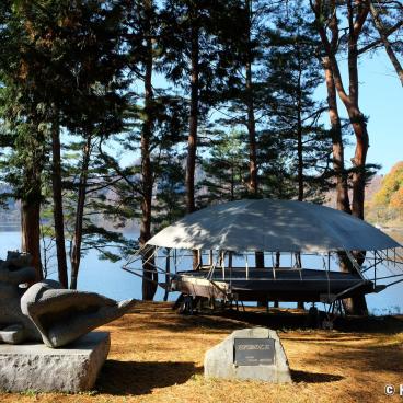 Oku Aizu (Kaneyama), Hut in Dom'Up glamping on the shore of Lake Numazawa